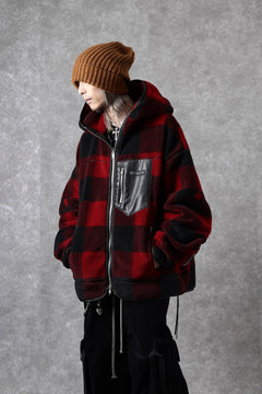 Load image into Gallery viewer, mastermind JAPAN BUFFALO-PLAID SHERPA JACKET / BOXY FIT (BLACK x RED)