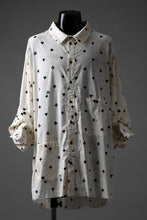 画像をギャラリービューアに読み込む, Aleksandr Manamis Mended Shirt / Tea Stain Dyed Cotton Gauze (QUATRE)