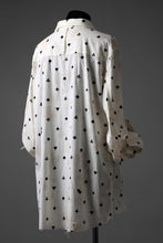 画像をギャラリービューアに読み込む, Aleksandr Manamis Mended Shirt / Tea Stain Dyed Cotton Gauze (QUATRE)