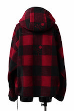 Load image into Gallery viewer, mastermind JAPAN BUFFALO-PLAID SHERPA JACKET / BOXY FIT (BLACK x RED)