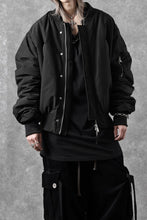 Load image into Gallery viewer, thom/krom FLIGHT BOMBER JACKET / WARM PADDED (BLACK)