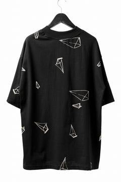 画像をギャラリービューアに読み込む, A.F ARTEFACT PYRA PATTERN PRINT THICK-COLLAR LOOSEY TEE (BLACK)