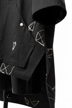画像をギャラリービューアに読み込む, A.F ARTEFACT PYRA PATTERN PRINT H/S HOODIE SHIRT (BLACK)