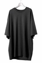 画像をギャラリービューアに読み込む, thom/krom OVERSIZED BACK SLASH EMBROIDERY SHORT SLEEVE TEE / COTTON JERSEY (BLACK)