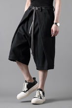 画像をギャラリービューアに読み込む, A.F ARTEFACT ZIP FOLDING TUCK SHORTS / COTTON-LINEN TWILL (BLACK)