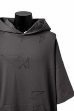 画像をギャラリービューアに読み込む, A.F ARTEFACT PYRA PATTERN PRINT SWEAT HOODIE SHORT SLEEVE (GREY)