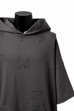 画像をギャラリービューアに読み込む, A.F ARTEFACT PYRA PATTERN PRINT SWEAT HOODIE SHORT SLEEVE (GREY)