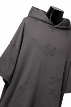 画像をギャラリービューアに読み込む, A.F ARTEFACT PYRA PATTERN PRINT SWEAT HOODIE SHORT SLEEVE (GREY)