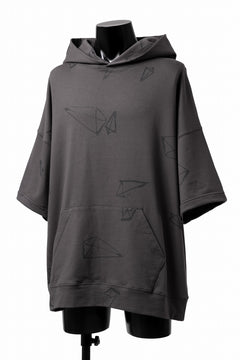 画像をギャラリービューアに読み込む, A.F ARTEFACT PYRA PATTERN PRINT SWEAT HOODIE SHORT SLEEVE (GREY)