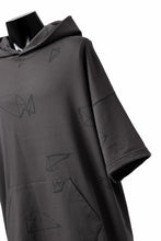 画像をギャラリービューアに読み込む, A.F ARTEFACT PYRA PATTERN PRINT SWEAT HOODIE SHORT SLEEVE (GREY)