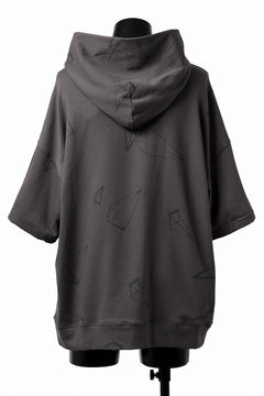 画像をギャラリービューアに読み込む, A.F ARTEFACT PYRA PATTERN PRINT SWEAT HOODIE SHORT SLEEVE (GREY)