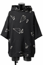 画像をギャラリービューアに読み込む, A.F ARTEFACT PYRA PATTERN PRINT SWEAT HOODIE SHORT SLEEVE (BLACK)