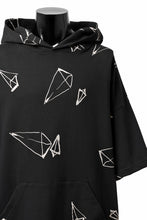画像をギャラリービューアに読み込む, A.F ARTEFACT PYRA PATTERN PRINT SWEAT HOODIE SHORT SLEEVE (BLACK)