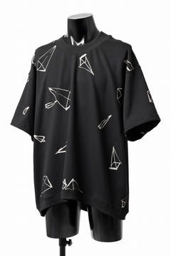 画像をギャラリービューアに読み込む, A.F ARTEFACT PYRA PATTERN PRINT CREW NECK SHORT SLEEVE TOPS (BLACK)