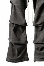 画像をギャラリービューアに読み込む, A.F ARTEFACT TUCK VOLUME BAGGY PANTS / VINTAGE DYED (KHAKI)