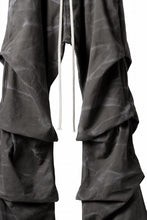 画像をギャラリービューアに読み込む, A.F ARTEFACT TUCK VOLUME BAGGY PANTS / VINTAGE DYED (KHAKI)
