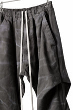 画像をギャラリービューアに読み込む, A.F ARTEFACT TUCK VOLUME BAGGY PANTS / VINTAGE DYED (KHAKI)