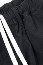 Load image into Gallery viewer, sus-sous exclusive atelier trousers / 10/2 linen cotton hop suck (BLACK)