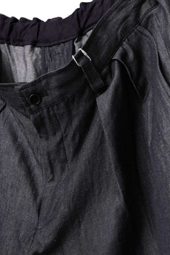 Load image into Gallery viewer, COLINA TUCK SHORTS / SAFILIN LINEN HERRINGBONE (BROWN)
