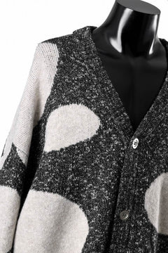 画像をギャラリービューアに読み込む, A.F ARTEFACT POLKA PATTERN BLEND KNIT CARDIGAN (GREY x BEIGE)