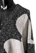 画像をギャラリービューアに読み込む, A.F ARTEFACT POLKA PATTERN BLEND KNIT CARDIGAN (GREY x BEIGE)