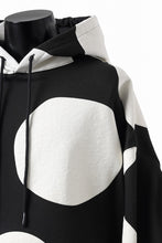 画像をギャラリービューアに読み込む, A.F ARTEFACT POLKA PATTERN SWEAT HOODIE (BLACK)