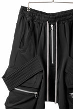 画像をギャラリービューアに読み込む, A.F ARTEFACT BELTED FLAP ZIP CARGO SARROUEL SHORTS / COTTON FLEECE (BLACK)