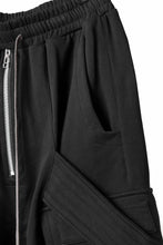 画像をギャラリービューアに読み込む, A.F ARTEFACT BELTED FLAP ZIP CARGO SARROUEL SHORTS / COTTON FLEECE (BLACK)