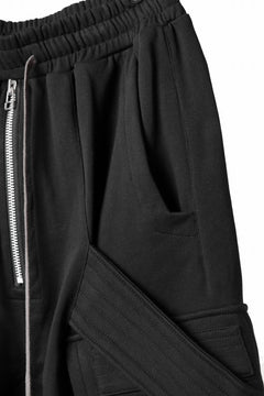 画像をギャラリービューアに読み込む, A.F ARTEFACT BELTED FLAP ZIP CARGO SARROUEL SHORTS / COTTON FLEECE (BLACK)