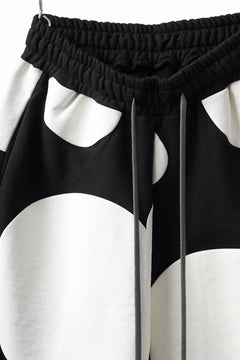 画像をギャラリービューアに読み込む, A.F ARTEFACT POLKA PATTERN SWEAT SAROUEL SHORTS (BLACK)