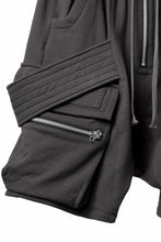 画像をギャラリービューアに読み込む, A.F ARTEFACT BELTED FLAP ZIP CARGO SARROUEL SHORTS / COTTON FLEECE (D.GREY)