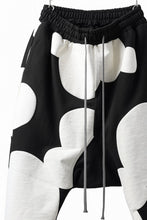 画像をギャラリービューアに読み込む, A.F ARTEFACT POLKA PATTERN SWEAT SAROUEL PANTS (BLACK)