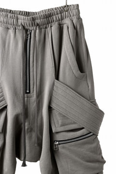 画像をギャラリービューアに読み込む, A.F ARTEFACT BELTED FLAP ZIP CARGO SARROUEL SHORTS / COTTON FLEECE (GREY)