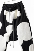 画像をギャラリービューアに読み込む, A.F ARTEFACT POLKA PATTERN SWEAT SAROUEL PANTS (BLACK)