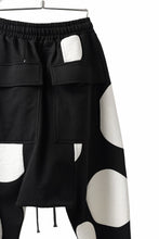 画像をギャラリービューアに読み込む, A.F ARTEFACT POLKA PATTERN SWEAT SAROUEL PANTS (BLACK)