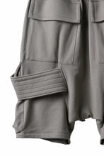 画像をギャラリービューアに読み込む, A.F ARTEFACT BELTED FLAP ZIP CARGO SARROUEL SHORTS / COTTON FLEECE (GREY)