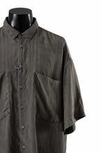 画像をギャラリービューアに読み込む, KLASICA RELAXED FIT H/S SHIRTS / DRAPE & SMOOTH TEXTILE (BROWNY DYE STRIPE)