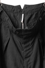 Load image into Gallery viewer, sus-sous cinematic trousers / 1/4 linen seating (BLACK)