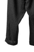 Load image into Gallery viewer, sus-sous cinematic trousers / 1/4 linen seating (BLACK)