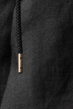 Load image into Gallery viewer, sus-sous cinematic trousers / 1/4 linen seating (BLACK)