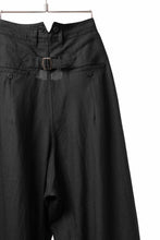 Load image into Gallery viewer, sus-sous cinematic trousers / 1/4 linen seating (BLACK)