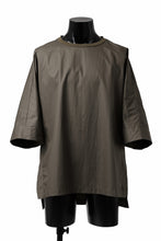 Load image into Gallery viewer, sus-sous atelier T / Lance 80/- cotton typewriter (OLIVE GREEN)