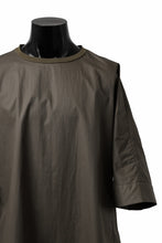 Load image into Gallery viewer, sus-sous atelier T / Lance 80/- cotton typewriter (OLIVE GREEN)