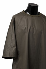 Load image into Gallery viewer, sus-sous atelier T / Lance 80/- cotton typewriter (OLIVE GREEN)