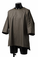 Load image into Gallery viewer, sus-sous atelier T / Lance 80/- cotton typewriter (OLIVE GREEN)