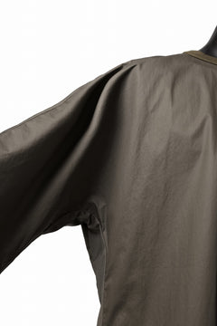 Load image into Gallery viewer, sus-sous atelier T / Lance 80/- cotton typewriter (OLIVE GREEN)