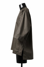 Load image into Gallery viewer, sus-sous atelier T / Lance 80/- cotton typewriter (OLIVE GREEN)