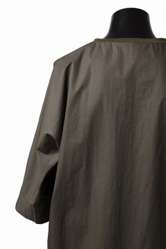 Load image into Gallery viewer, sus-sous atelier T / Lance 80/- cotton typewriter (OLIVE GREEN)