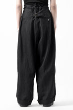 Load image into Gallery viewer, sus-sous cinematic trousers / 1/4 linen seating (BLACK)