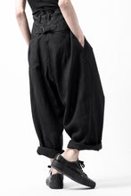 Load image into Gallery viewer, sus-sous cinematic trousers / 1/4 linen seating (BLACK)